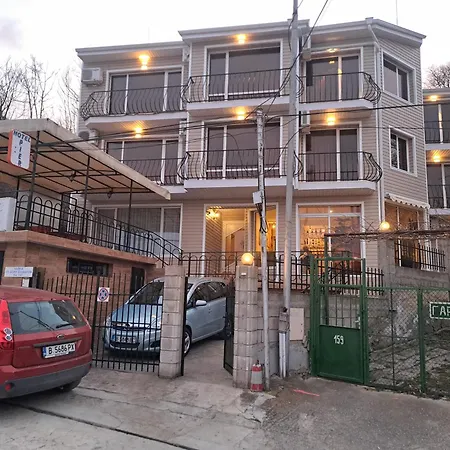 Family Piter فندق غولدن ساندز