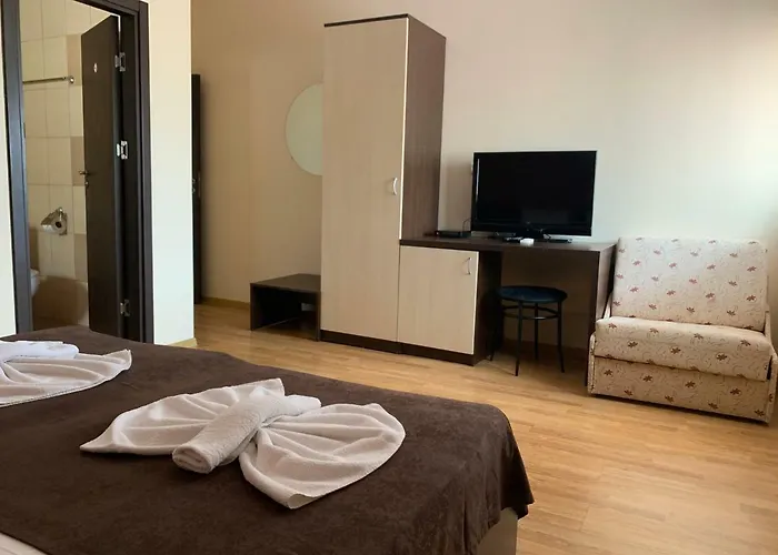 Family Piter فندق