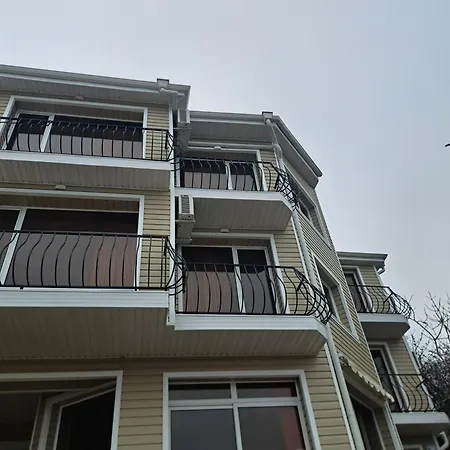 Family Pier מלון 3*