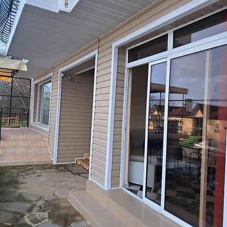 Family Pier מלון 3*