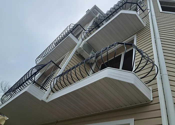 Family Pier מלון