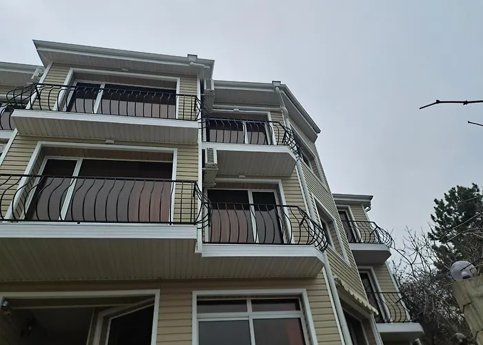 Family Pier מלון 3*